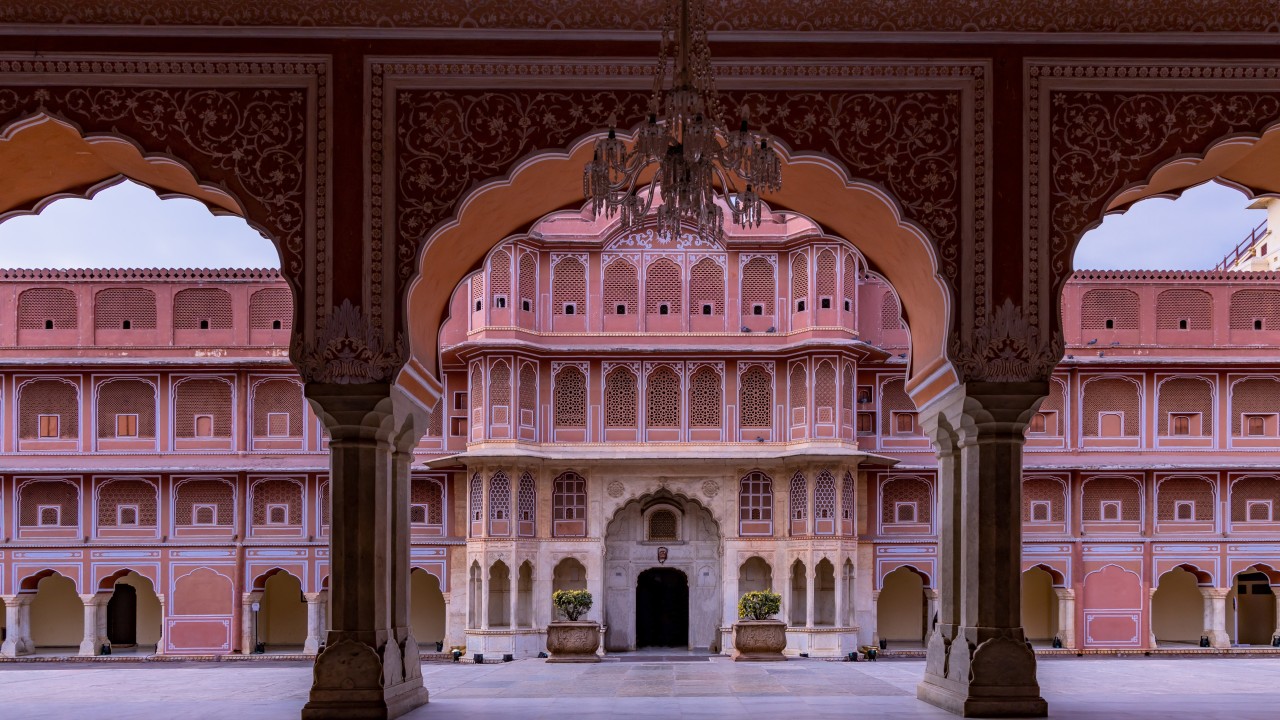 City palace in Jaipur, Hall of Public Audience Diwan-e-Khas in City Palace, Pink City, Jaipur, Rajasthan, India, Asia. By Kalyakan [Adobe Stock Photo]